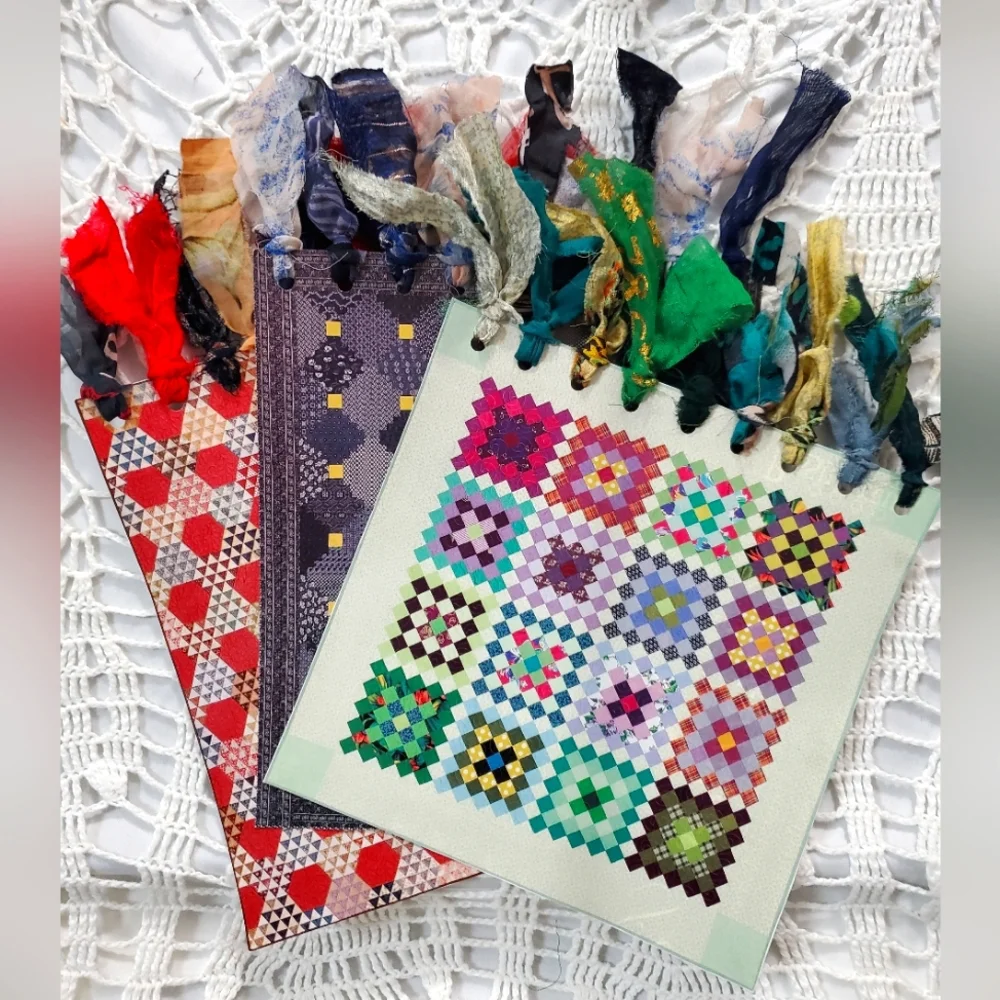 ๐ HAND CRAFTED set of 3 XL quilt pattern journaling cards with fabric tassels - Picture 1 of 6